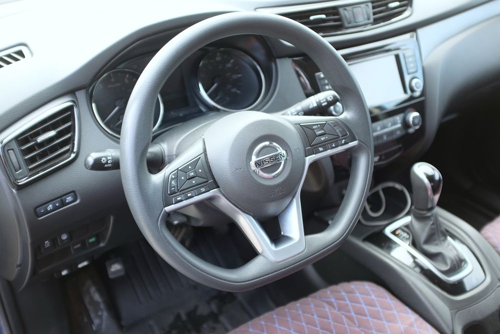 Продам nissan rogue sport 2020