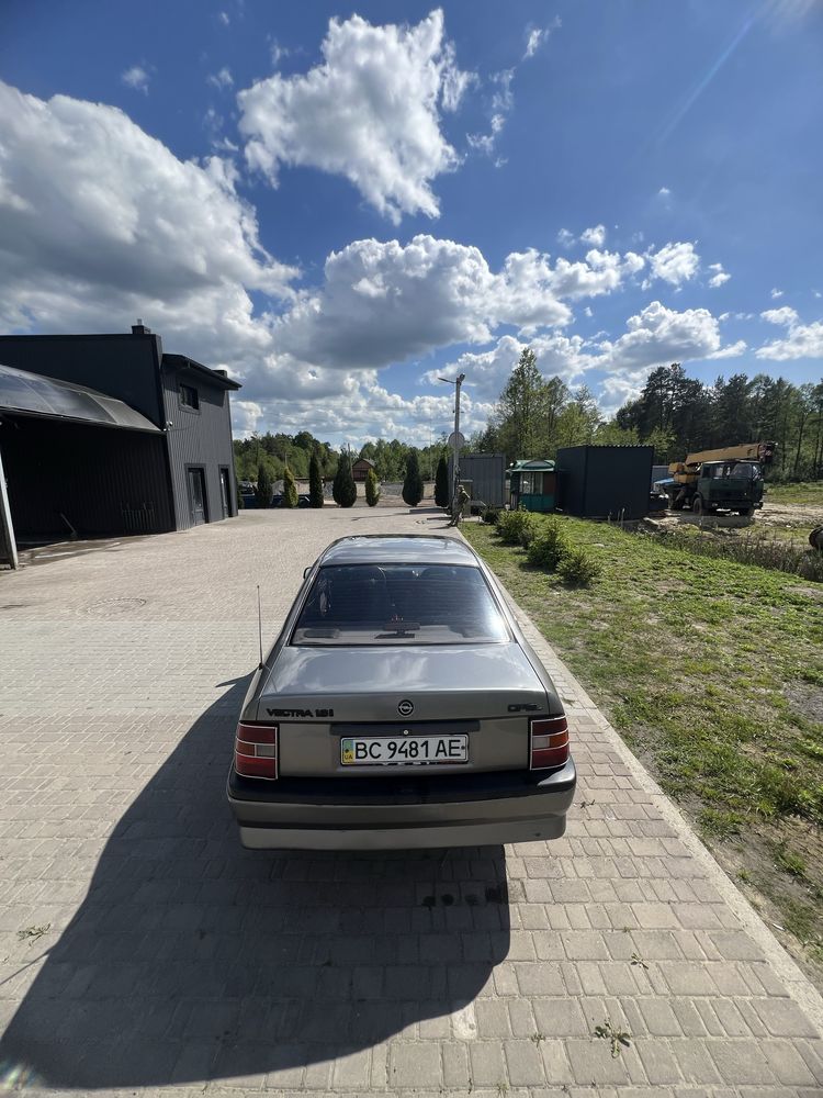 Opel vectra b 1.8 бензин