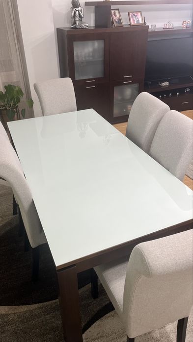 Mesa extensível e 6 cadeiras