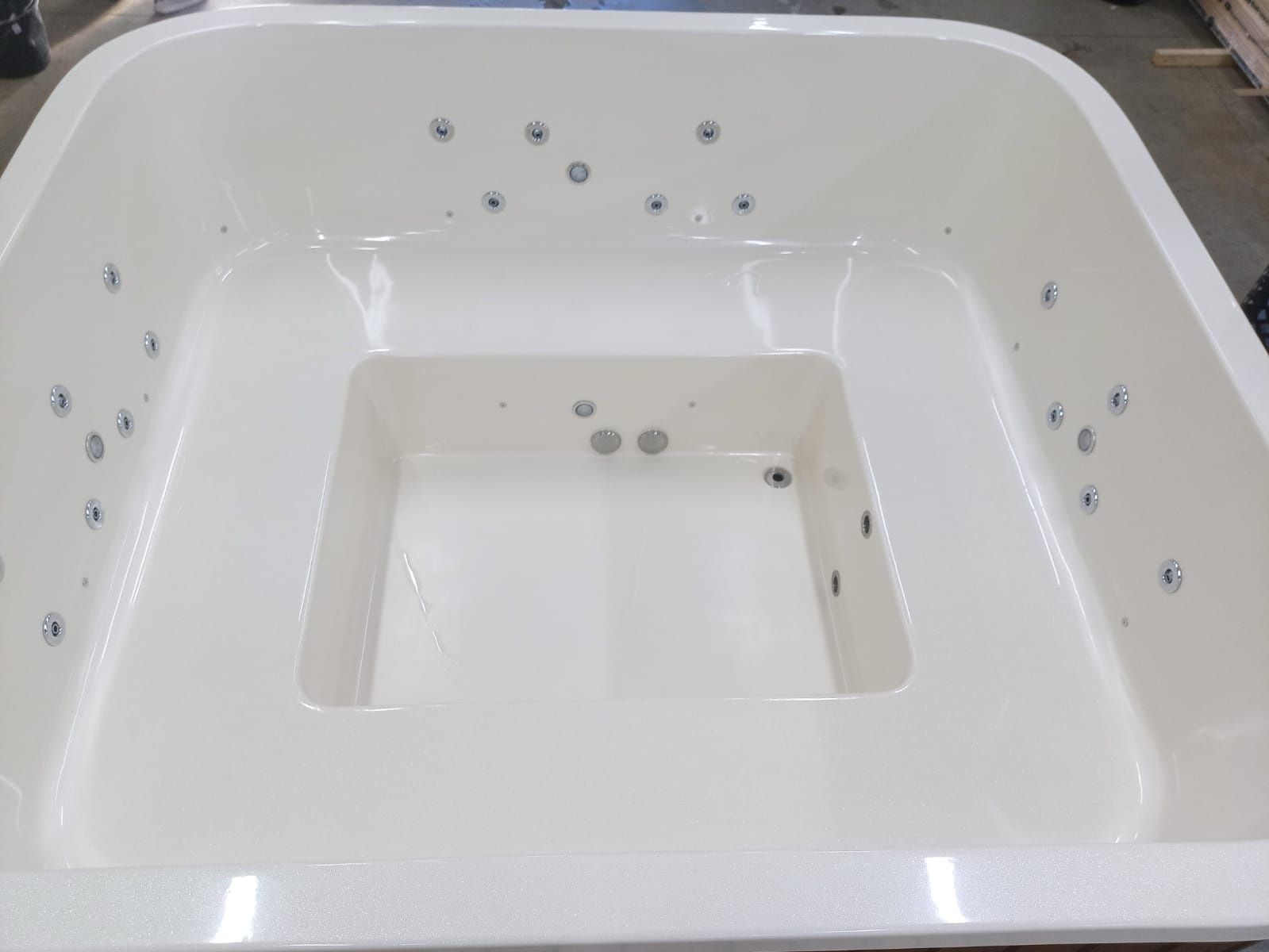 Jacuzzi kwadrat największy 2.45x2.2 m hydromasaż Spa ogrodowe