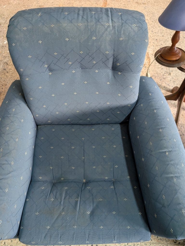 Duas poltronas azuis