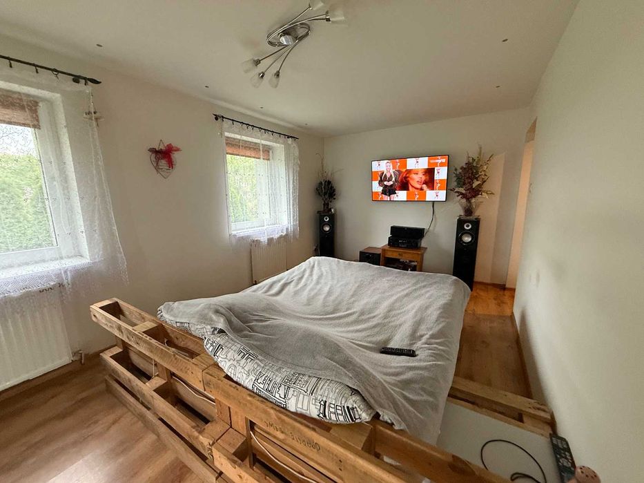 Syndyk sprzeda działkę, dom i zabudowania - wieś  Niedźwiedź