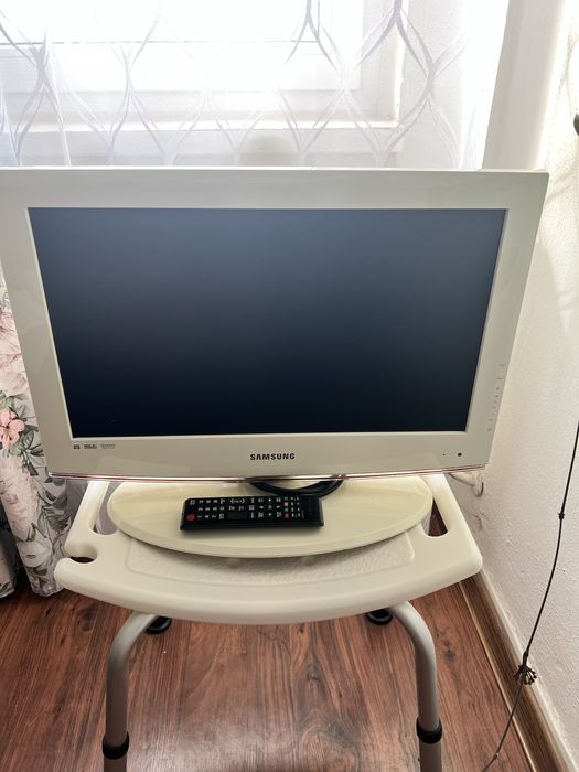 Telewizor Samsung bialy 22 cale Hdmi