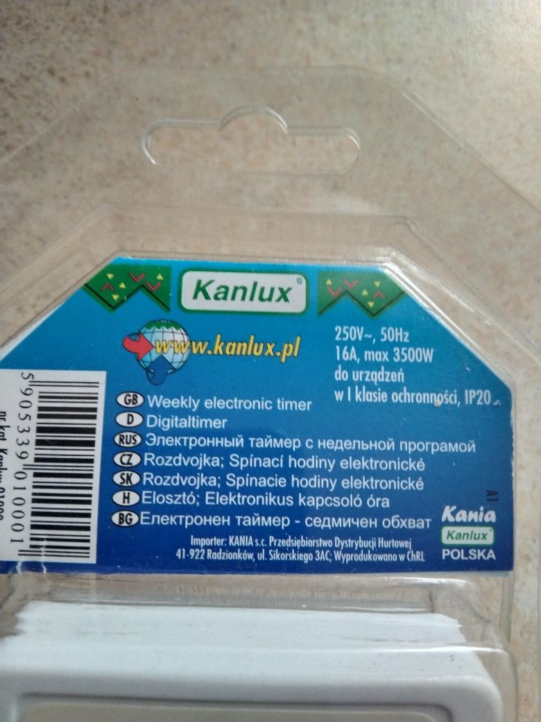 Programator elektyczny,rozgałęźnik wtykowy z zegarem.