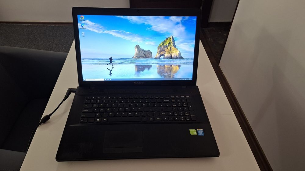 Sprzedam laptop Lenovo 17 cali, 8 GB RAM, 250GB