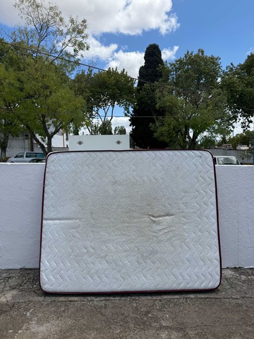 vendo de casal  cama 1.90 x 1.50 usada