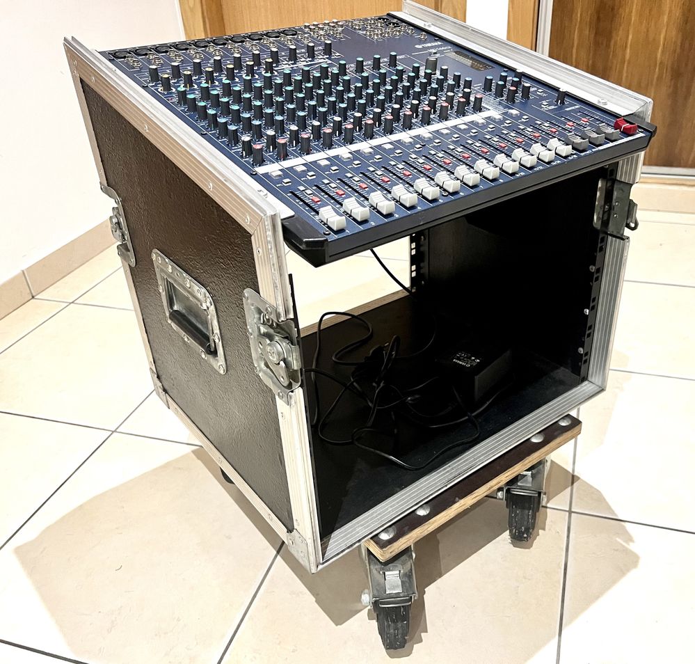 Mesa de mistura Yamaha MG166cx com Rack