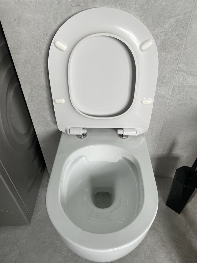 Miska wc wisząca wraz z deska