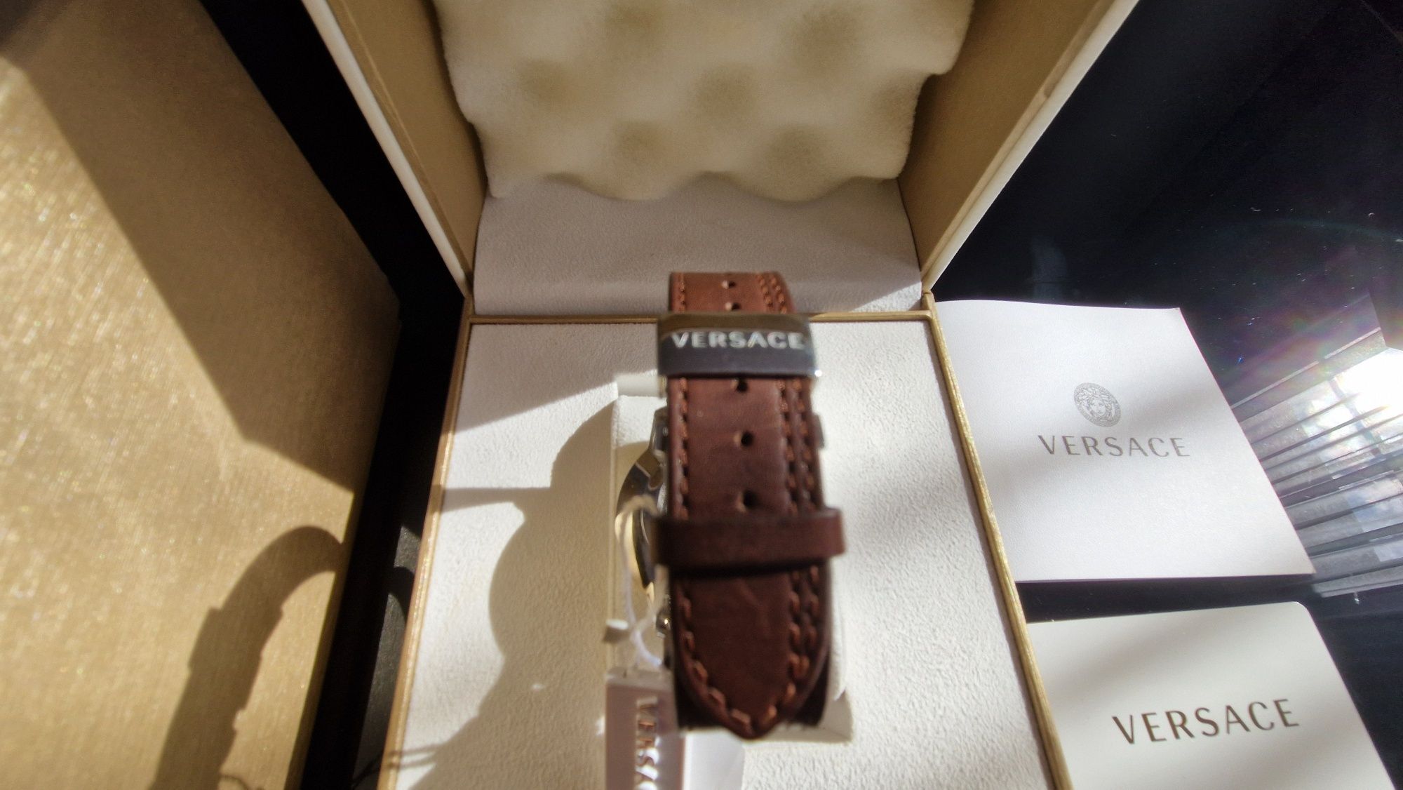 Zegarek Versace V Urban szwajcarski Swiss Made szkło szafirowe luma