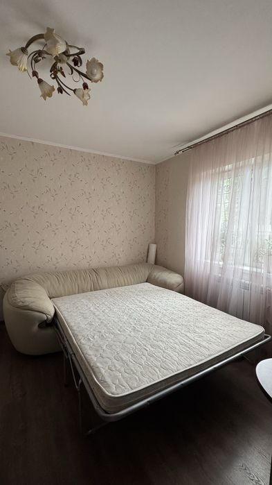 Продам два дивани у гарному стані