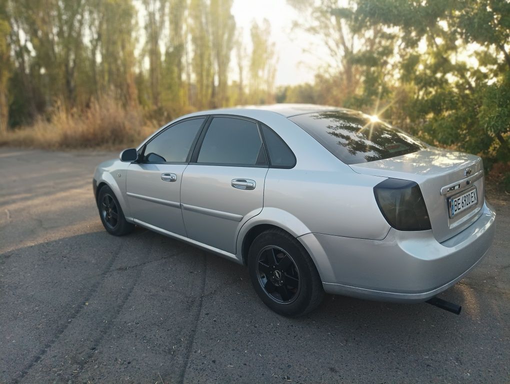 Продам Шевроле Лачетти 1.8 автомат