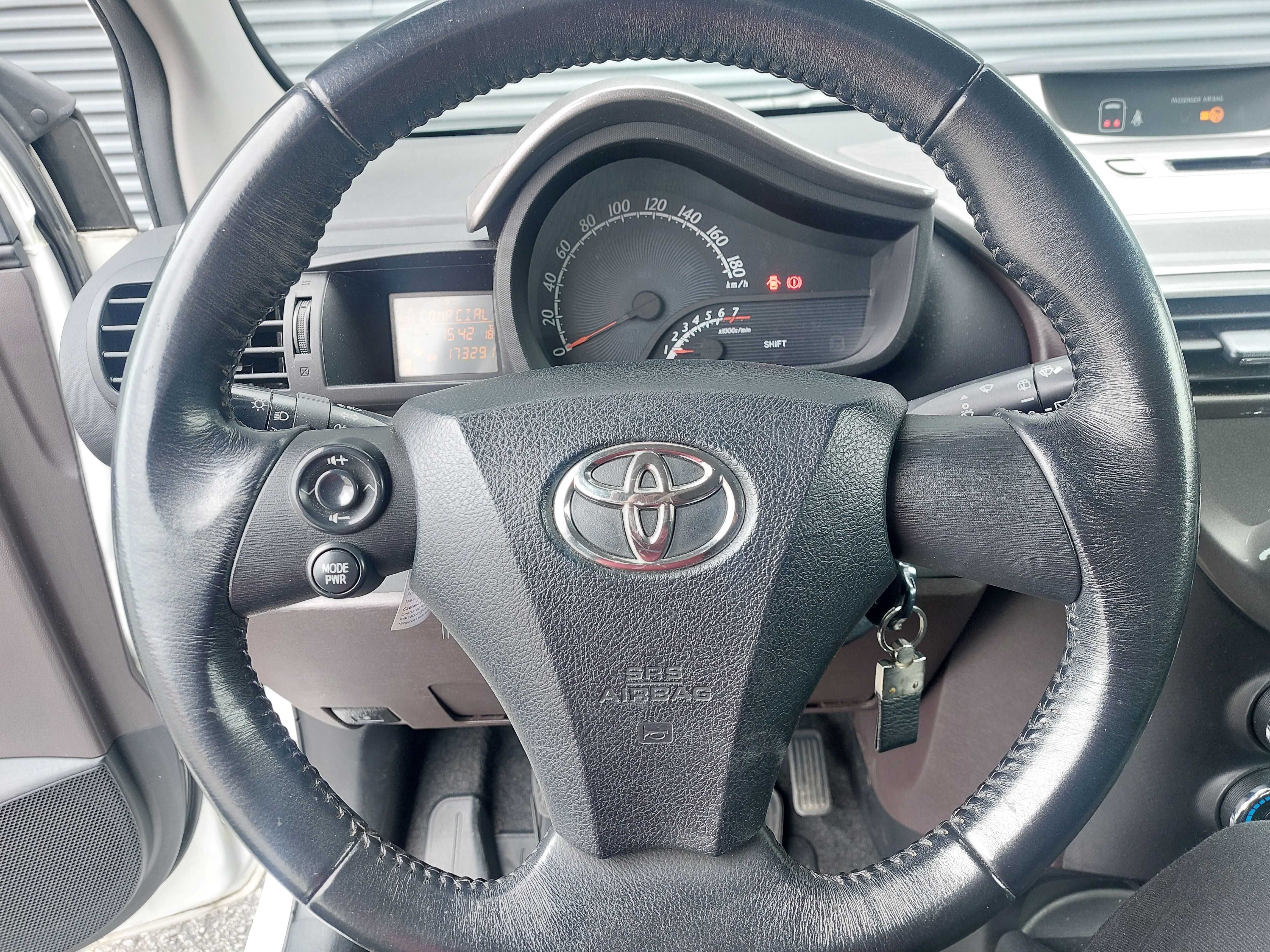 TOYOTA IQ 1.0 VVT-i Essential + AC