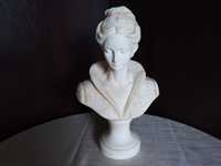 Klasyczny posąg kobiety rzeźba klasyczna