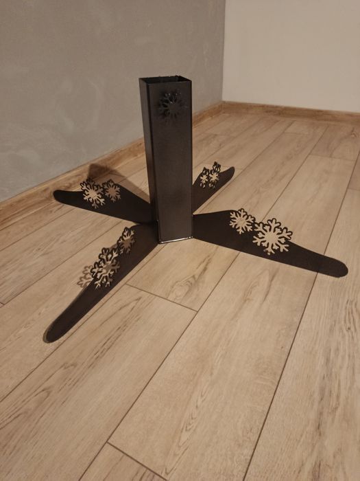 Stojaki metalowe na choinkę