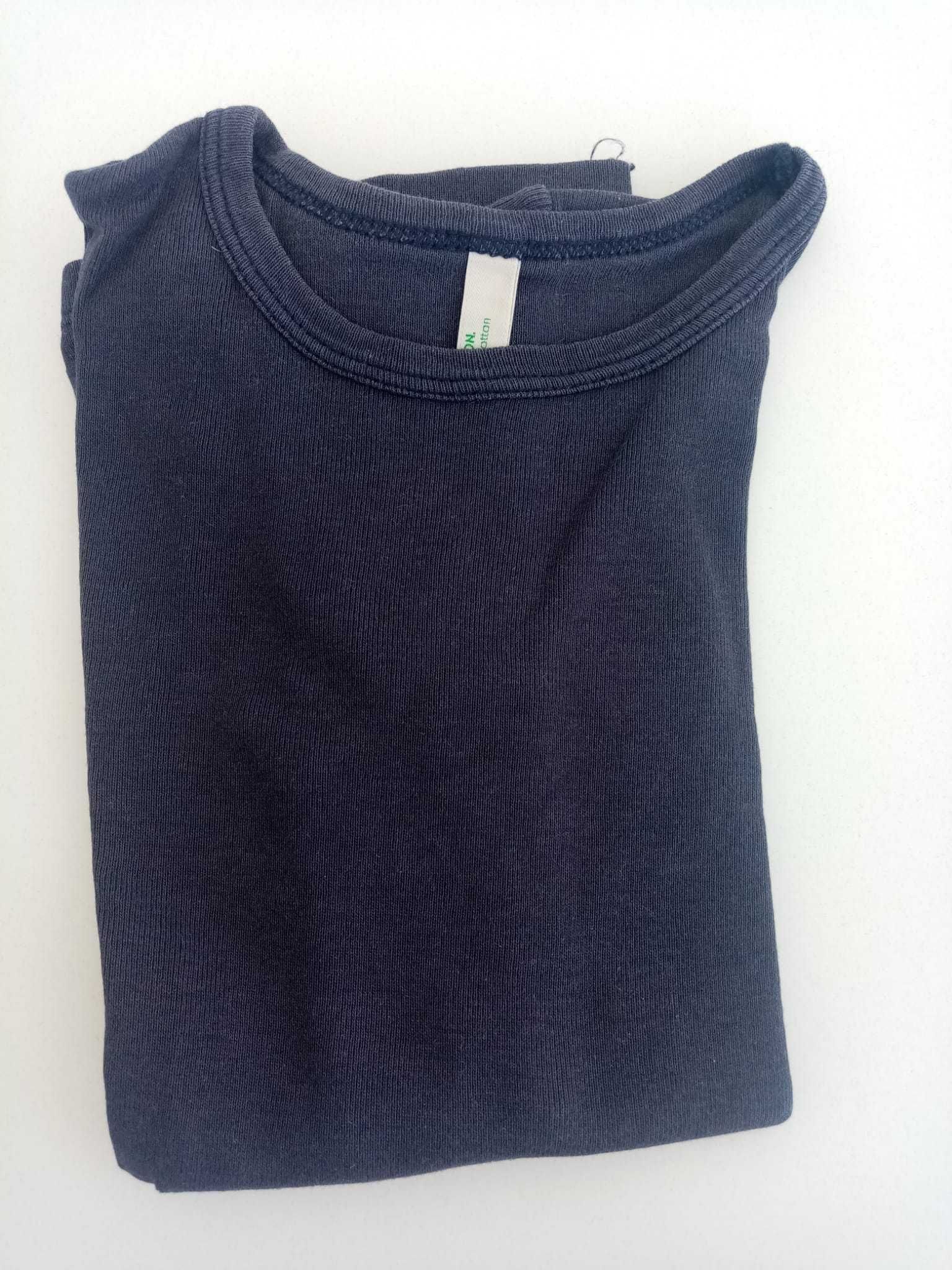 t-shirt: para 4 anos, azul escura, Benetton, só 2€!