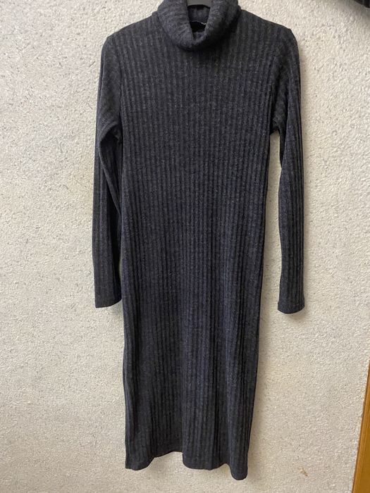 Практично нова тепла сукня плаття в рубчик Vovk р.S оригінал