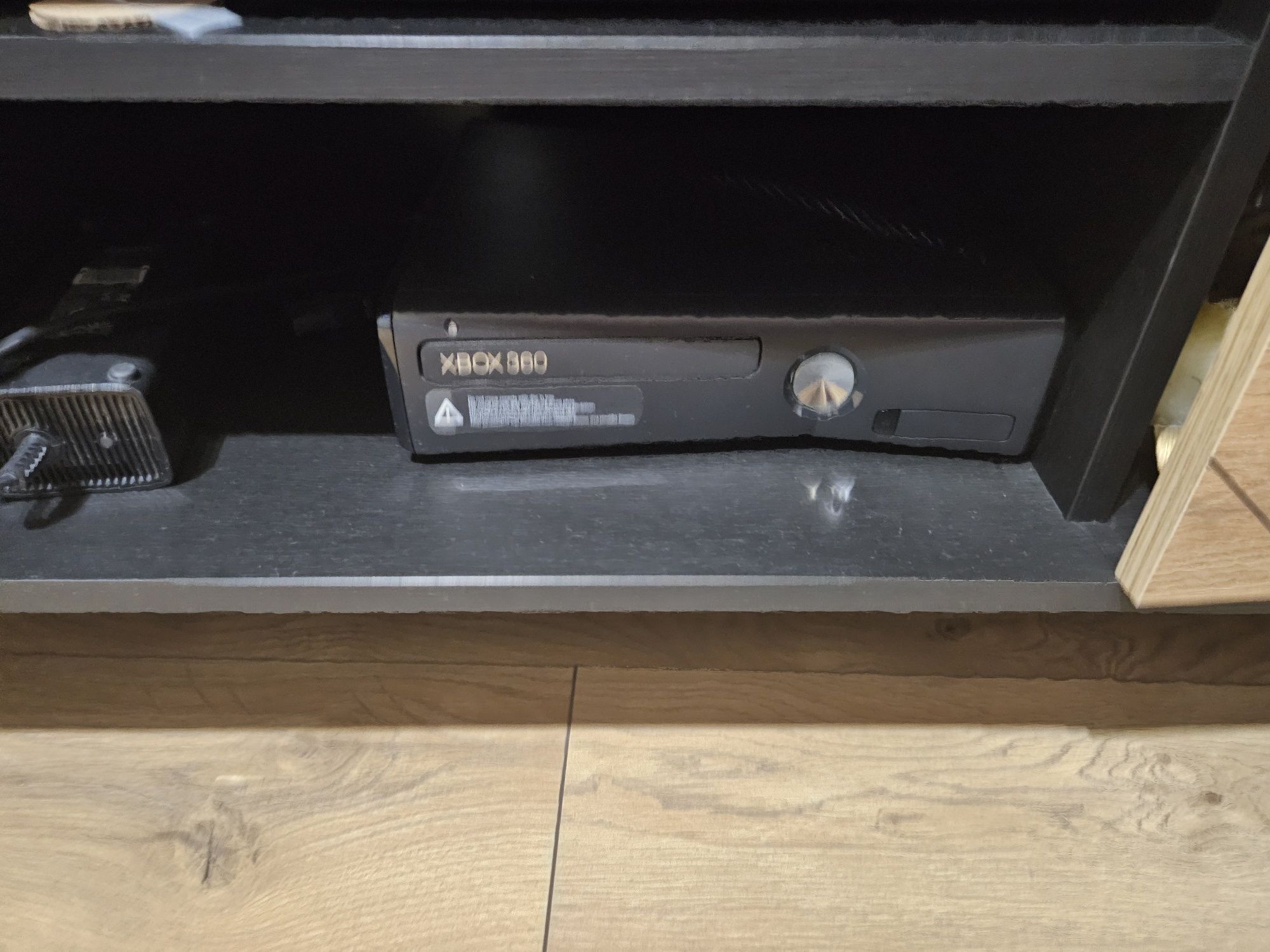 Sprzedam XBOX 360 + kinect