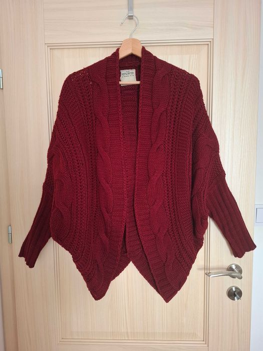 Bordowy sweter nietoperz