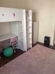 Quarto de criança completo. Inclui colchão sem uso e cortinados
