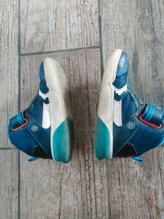 Buty sneakersy Geox 26 świecąca podeszwa