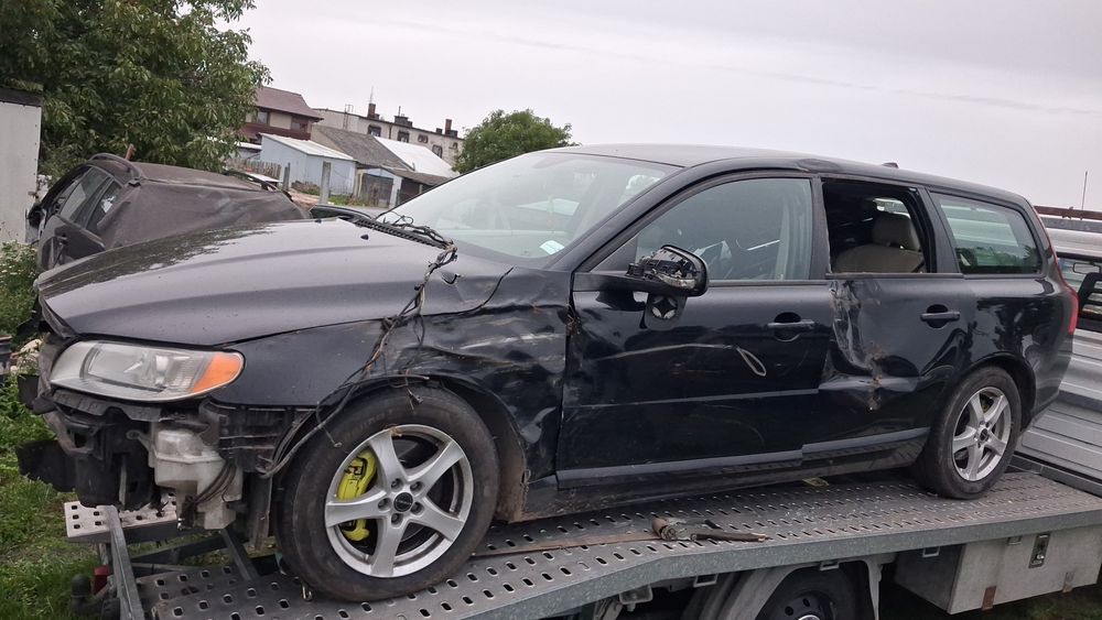 Volvo v70 lll po wypadku 2.4D5 Całość