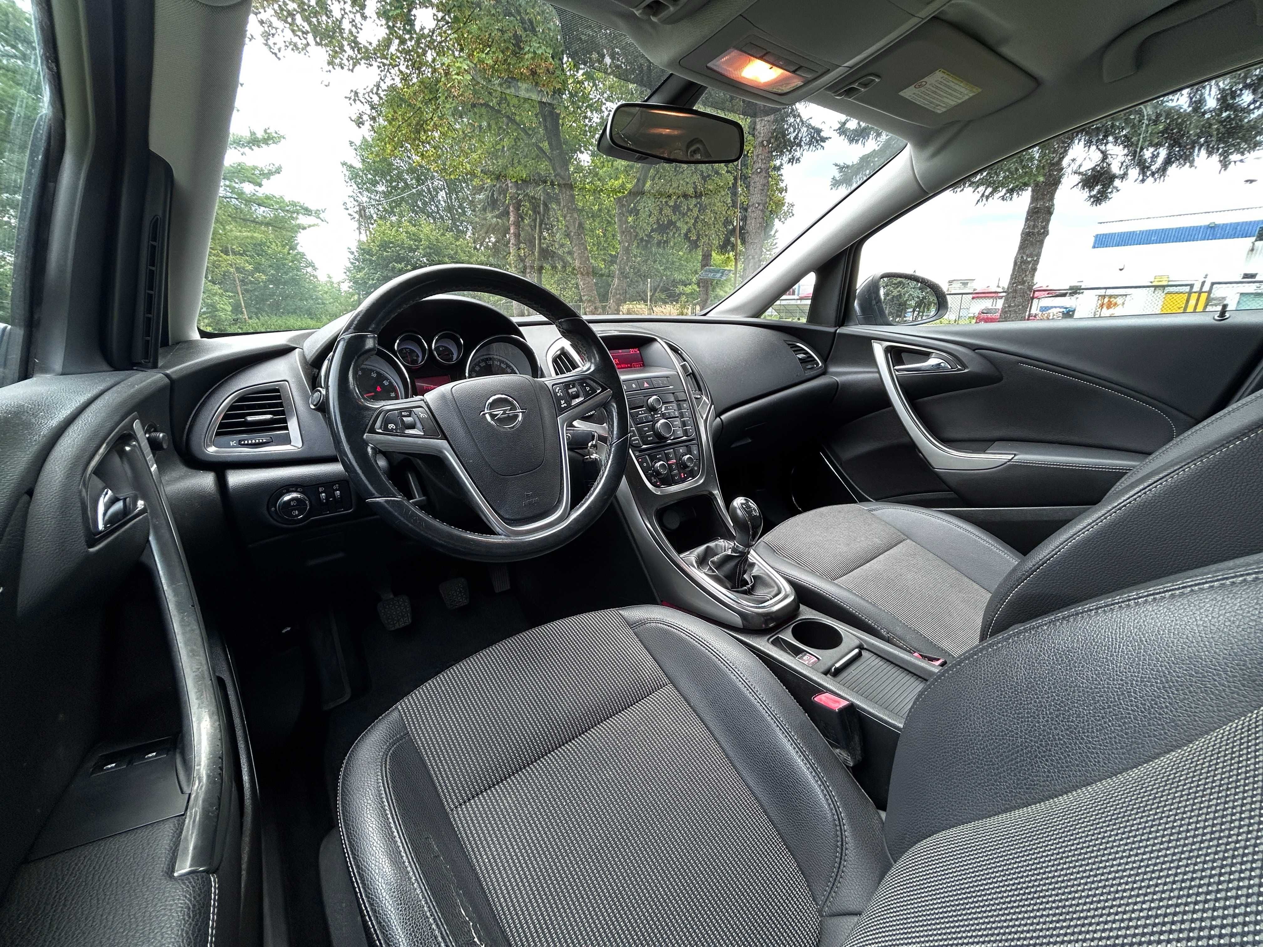 Opel Astra J*Cosmo*Climatronic*Tempomat*Benzyna*Hak*