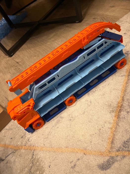 Auto laweta zjeżdżalnia hot wheels