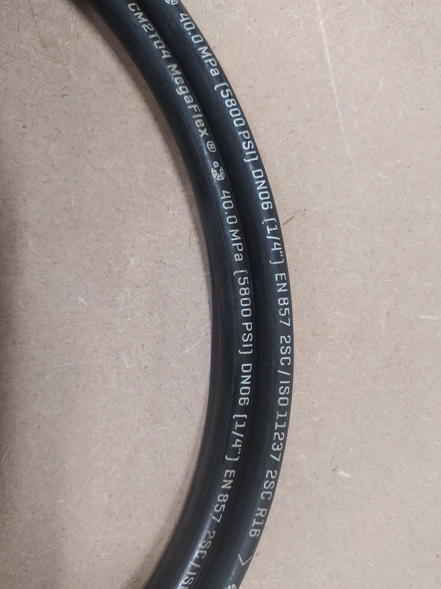 Węże hydrauliczne Gates megaflex CM2T04 400bar 1/4" 16x1.5