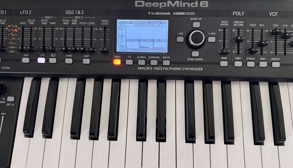 Behringer Deepmind 6