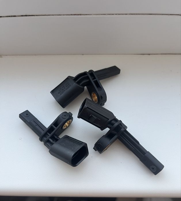 Датчикі ABS golf 5 ( задні - передні )