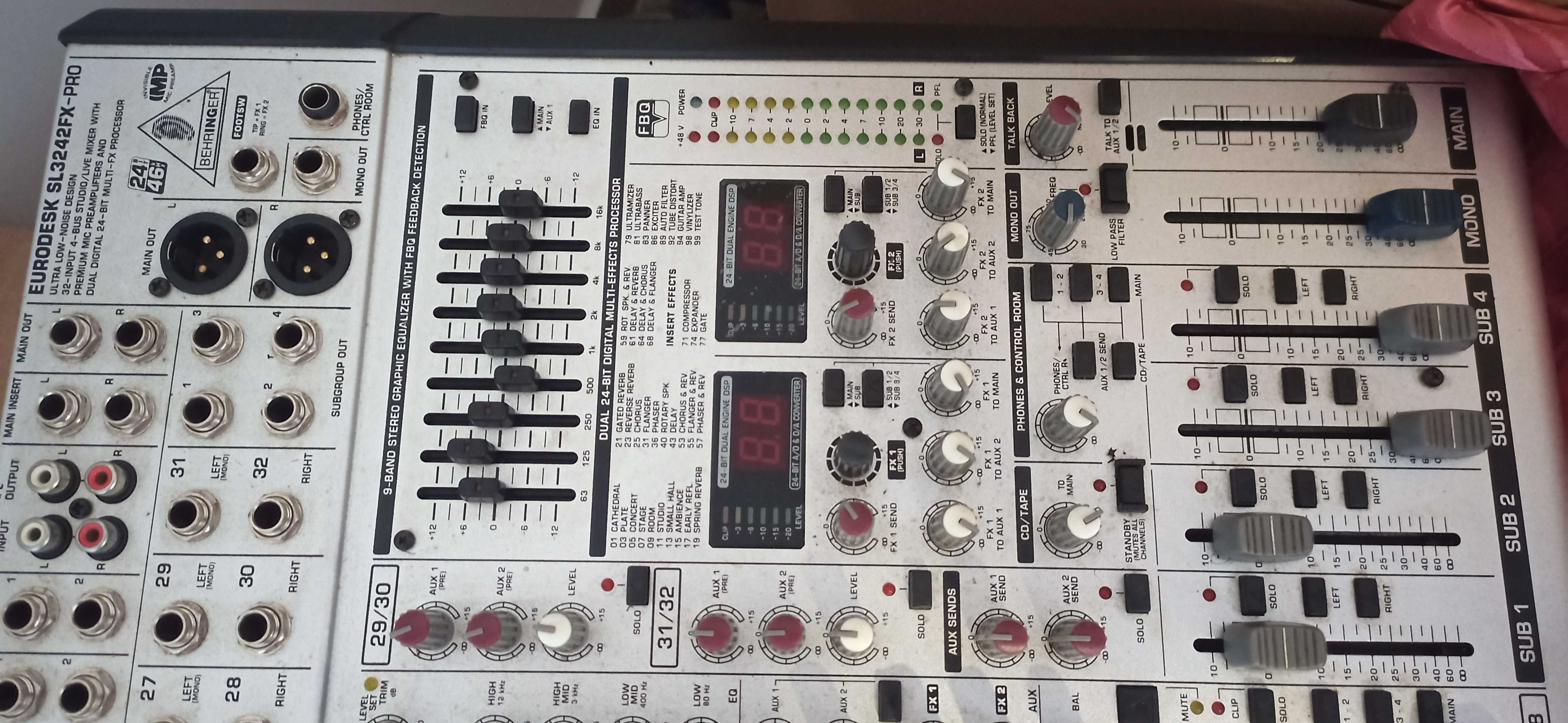 Mesa de Som Behringer Eurodesk SL3242FX PRO – 32 Canais, Efeitos Int.