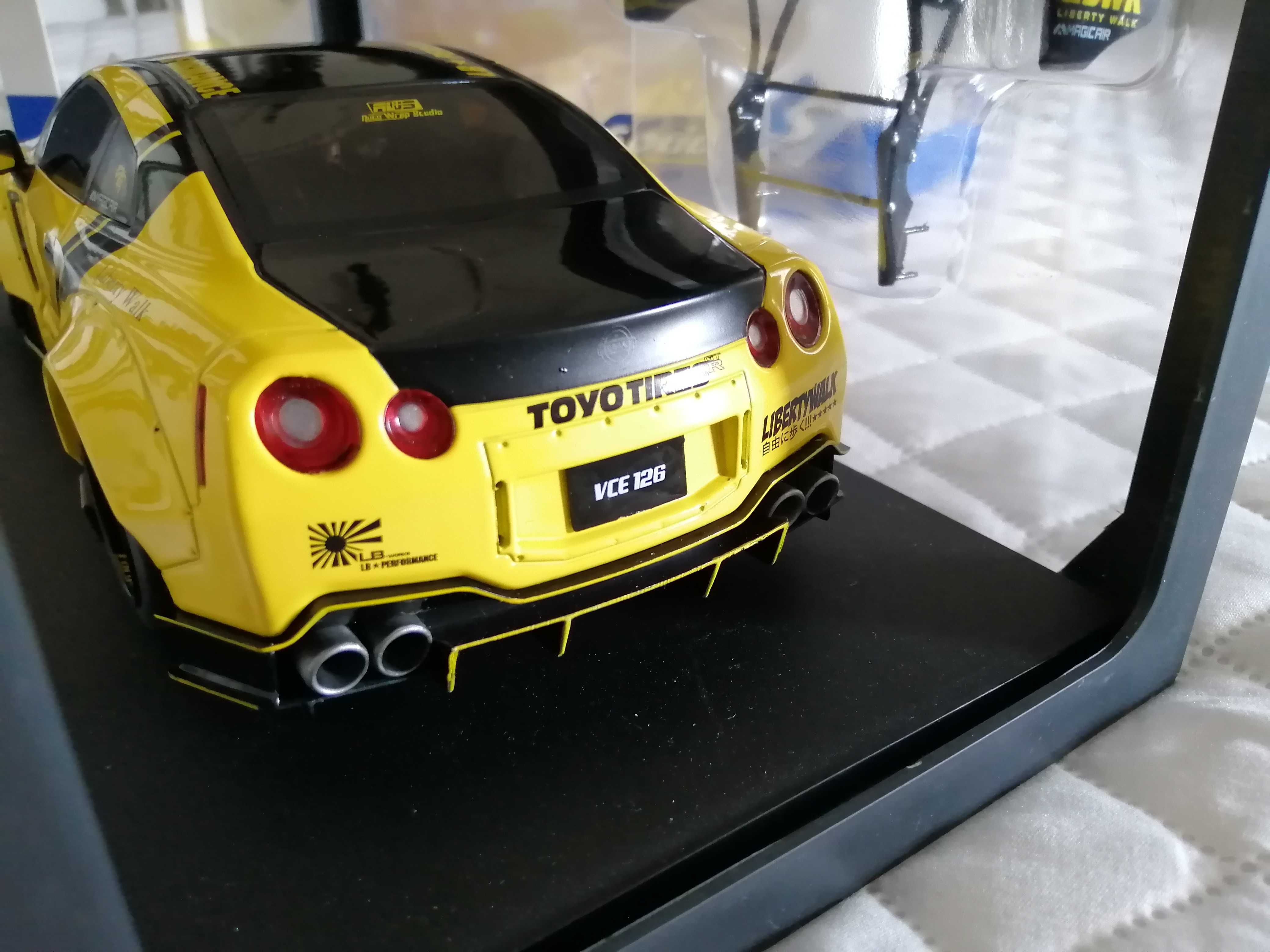 Solido 1:18 Nissan Skyline GT-R LBWK NOVO