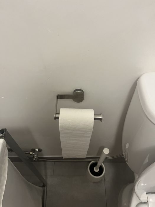 Toalheiros e porta rolos Brogrund (3 peças)