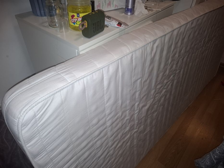 Łóżko 90x200 rama z dnem i materacem