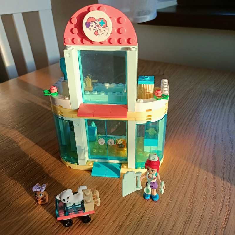 2 zestawy LEGO Friends 41695 Klinika dla zwierzat + 41694 karetka