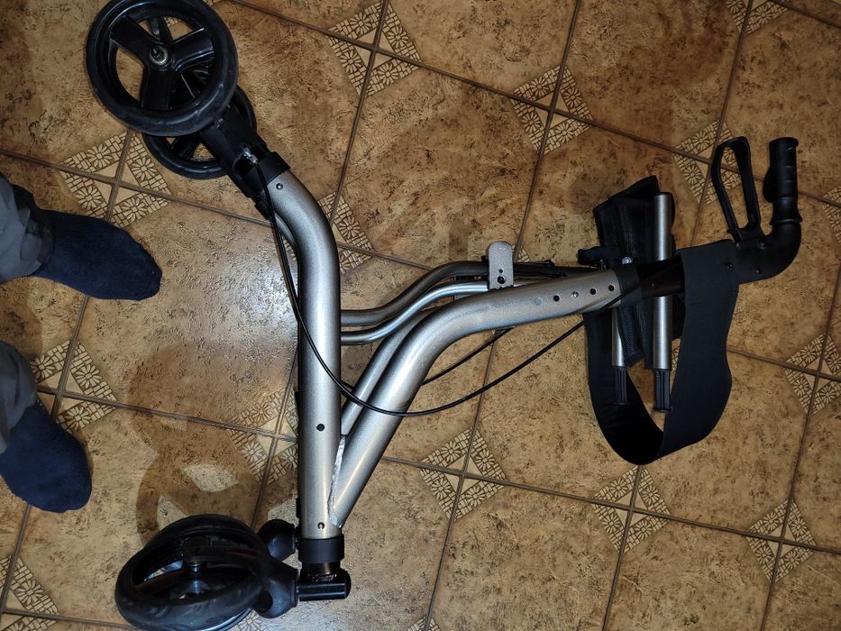 Nowy wózek rehabilitacjny