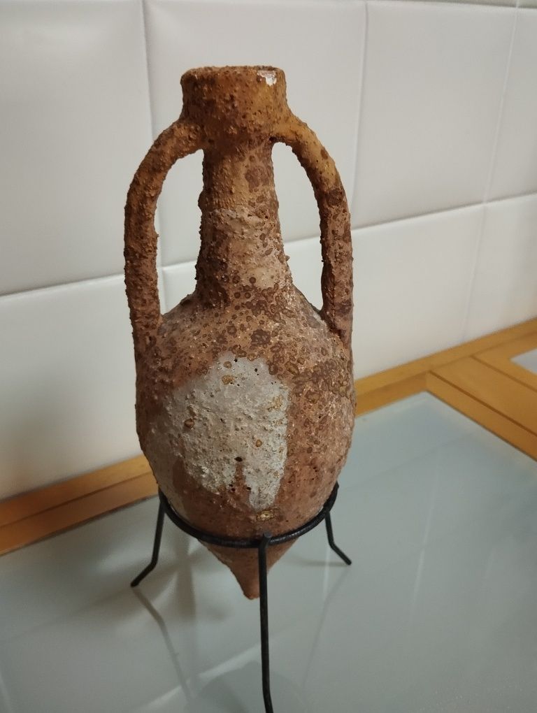 Ânfora com tripé