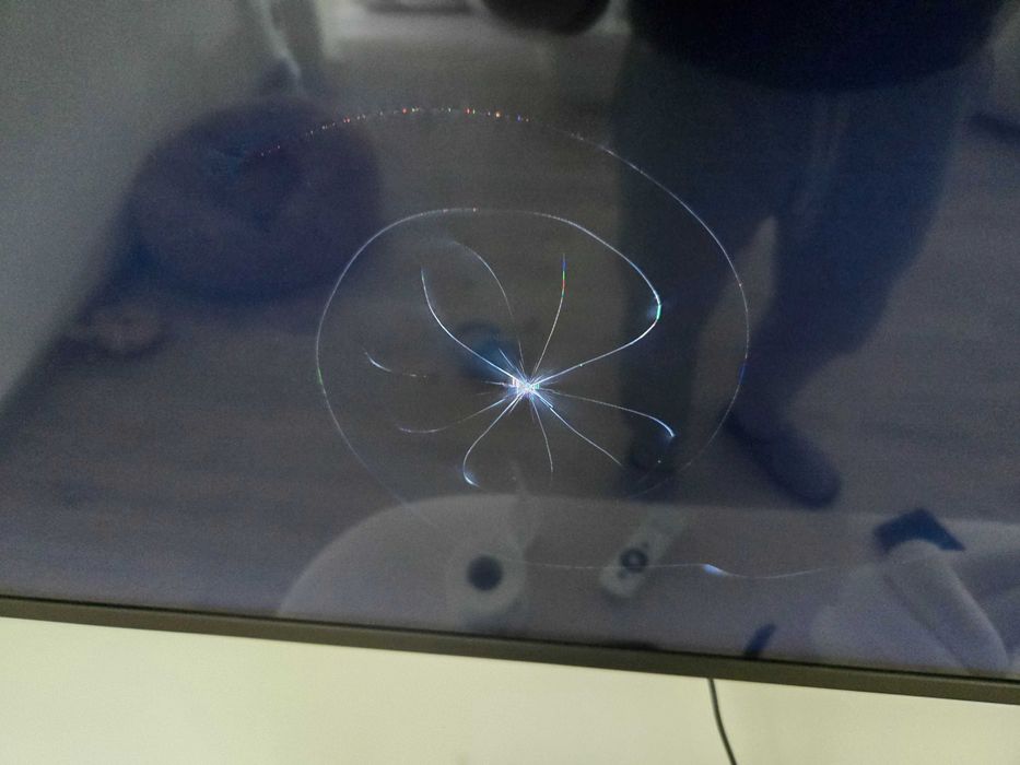 TV Kivi 55 cali z uszkodzonym ekranem