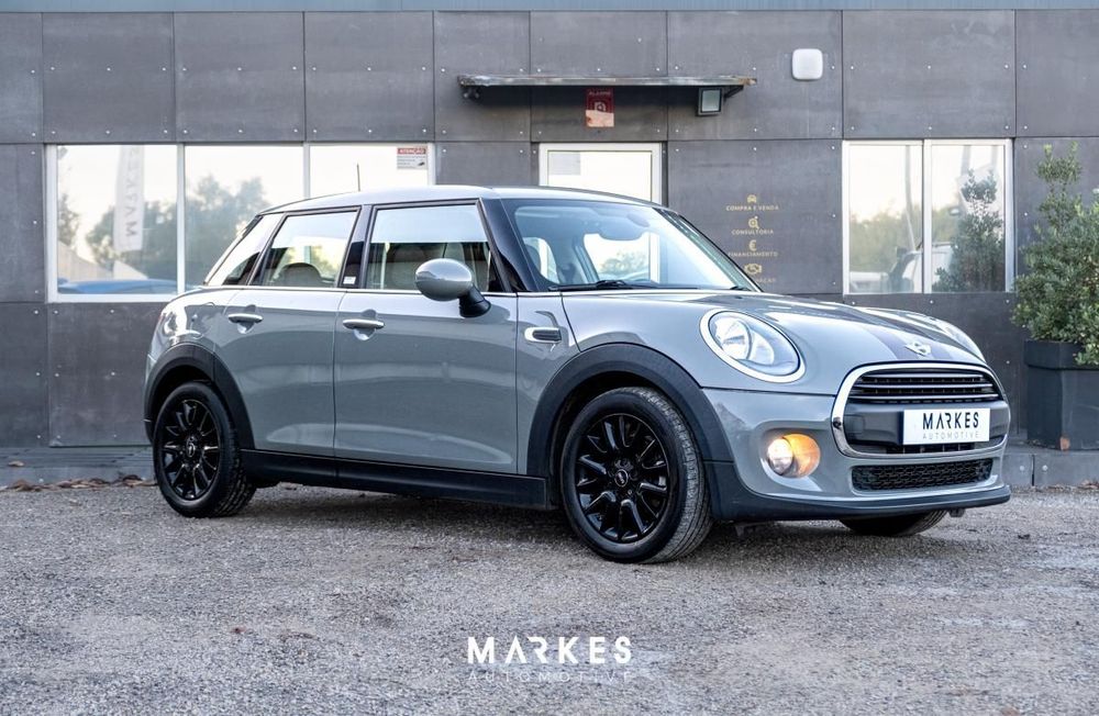 MINI 5 Portas One D Blackyard