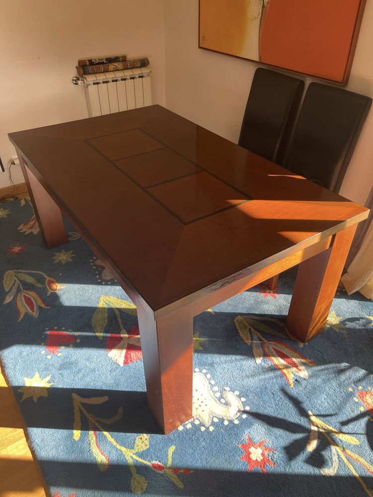Conjunto Mesa + 6 cadeiras e Aparador