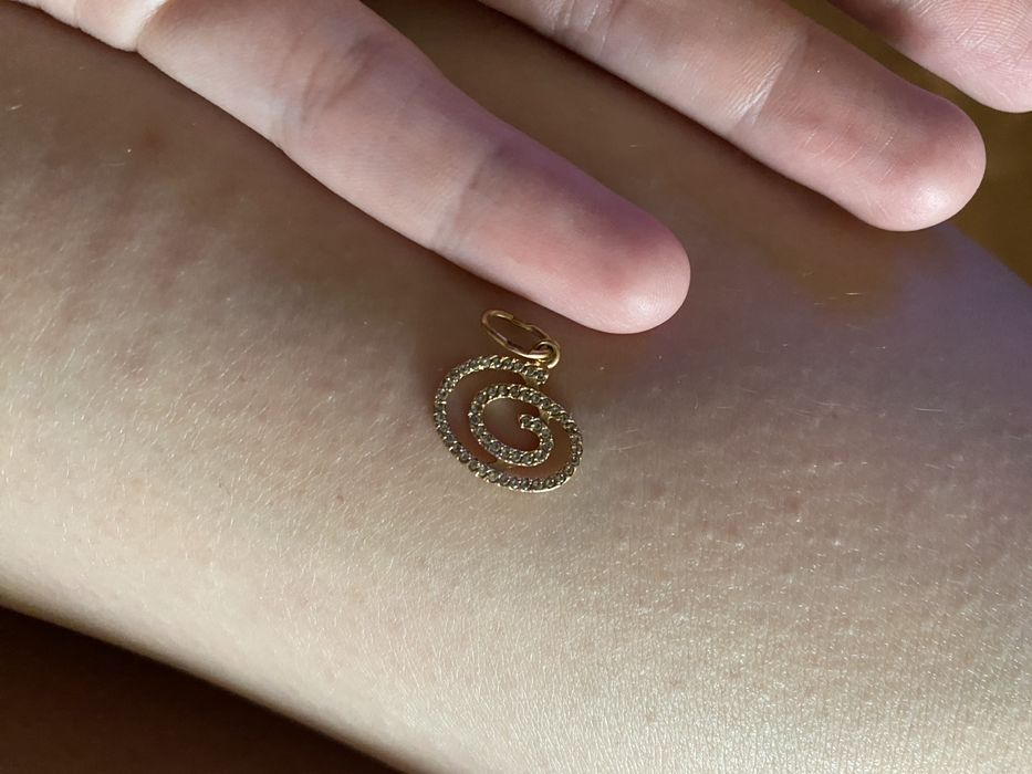 Золотий кулон