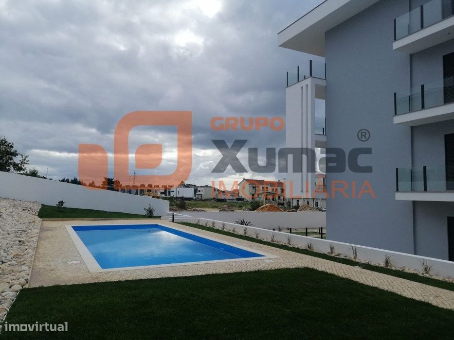 Fabuloso apartamento para arrendar em condomínio privado com piscin...