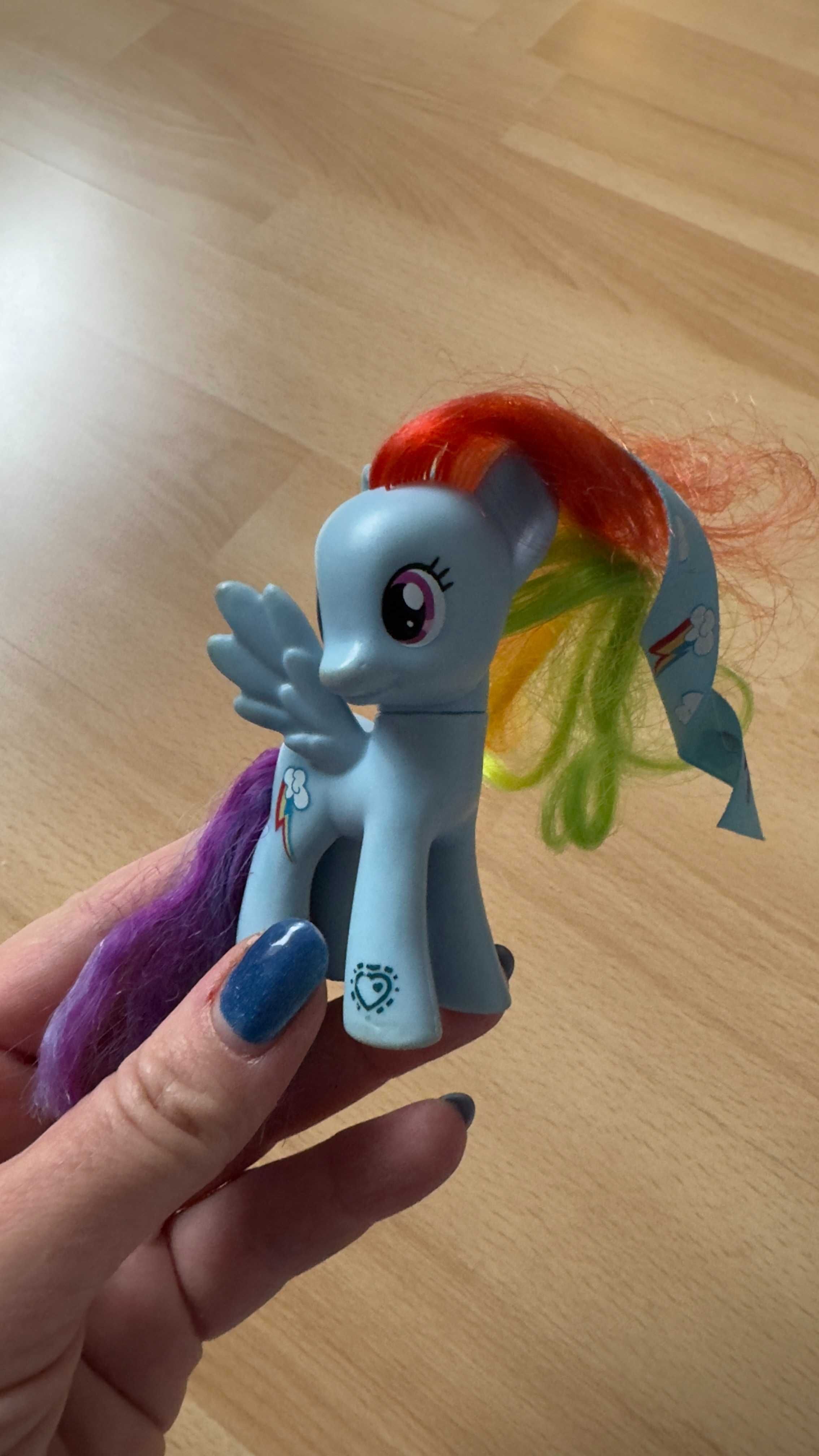 Śliczny kucyk Rainbow Dash firmy Hasbro My Little Pony
