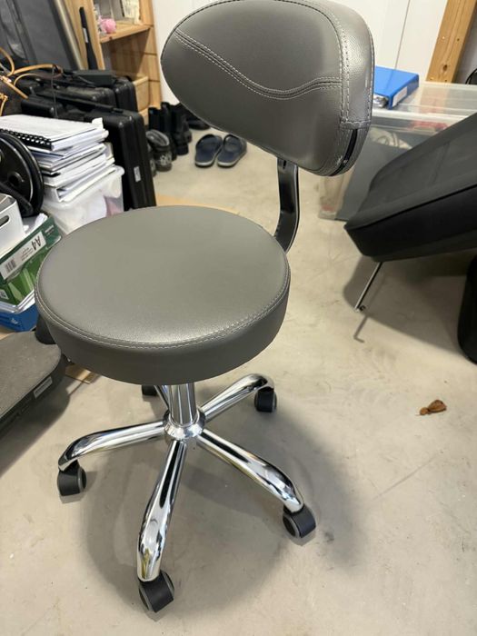 Krzeslo kosmetyczne obrotowe