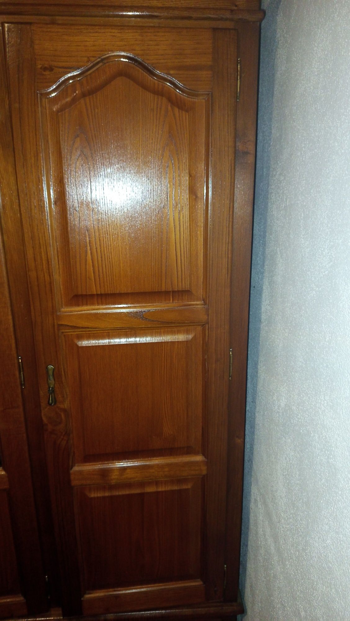 Vendo roupeiro de 3 portas com espelho