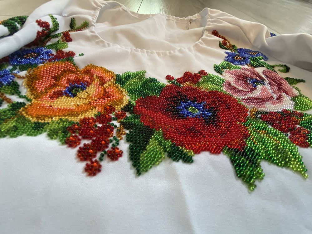Вишиванка жіноча бісером