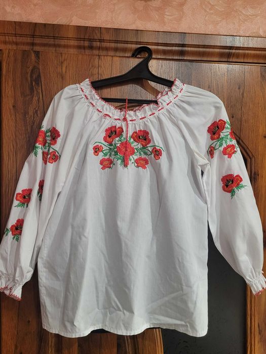 Дитяча вишиванка з машинною вишивкою. Розмір 36