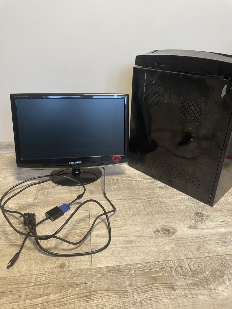 Monitor i obudowa na komputer PC