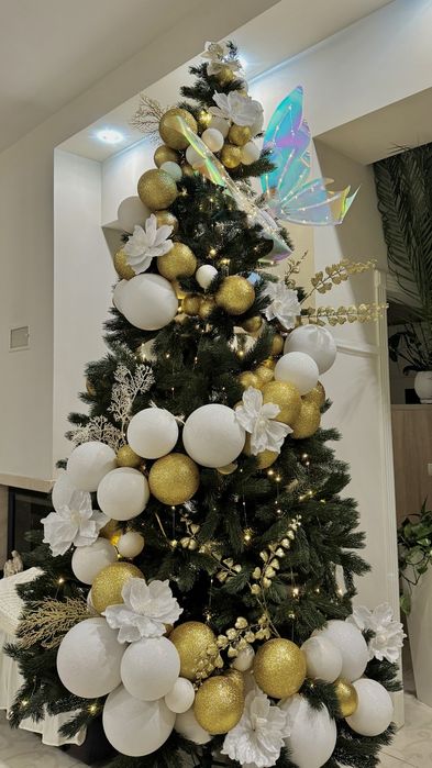 Декор наряджаємо ялинки продаж оренда ялинка лита іграшки набором роса