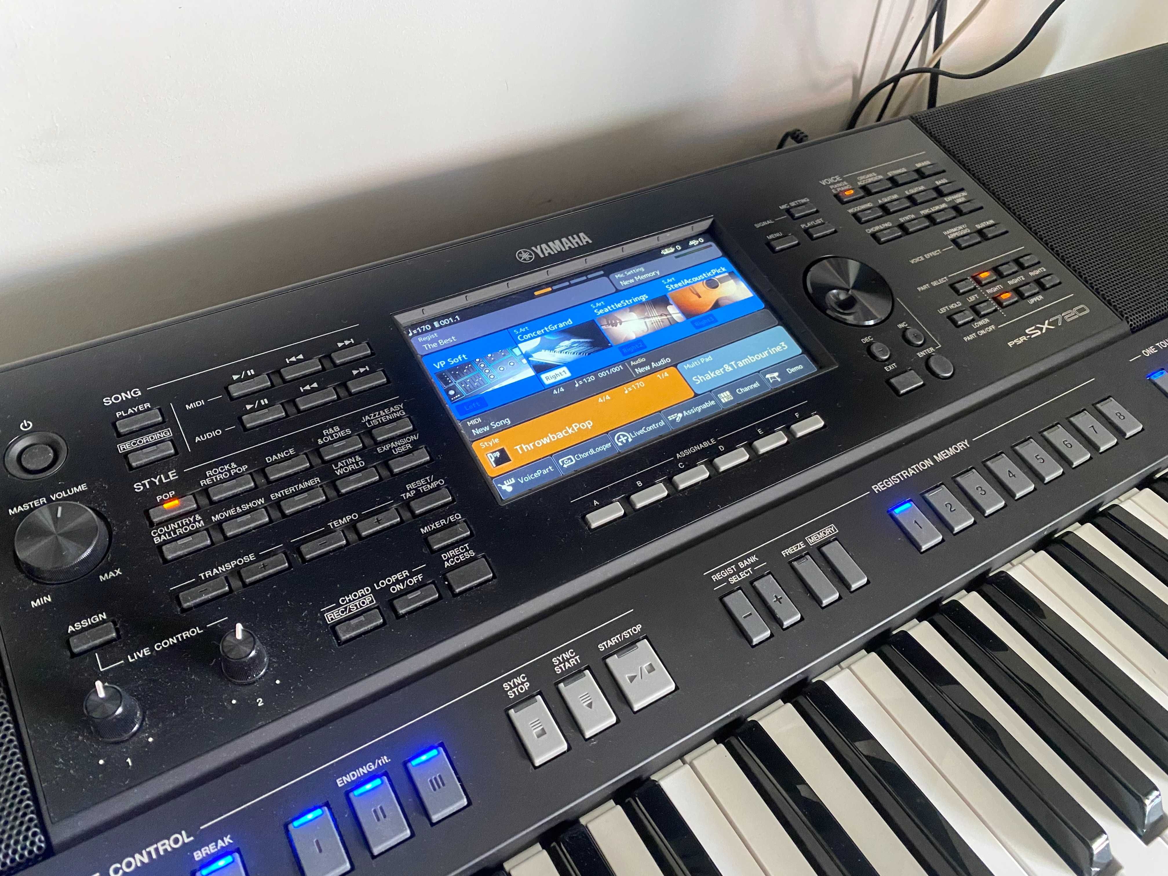 Teclado Yamaha Psr sx720  Novo